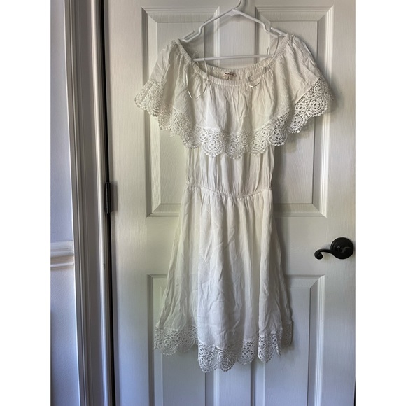 bleuh ciel Dresses & Skirts - Bleuh Ciel White Lacy Flounce Dress